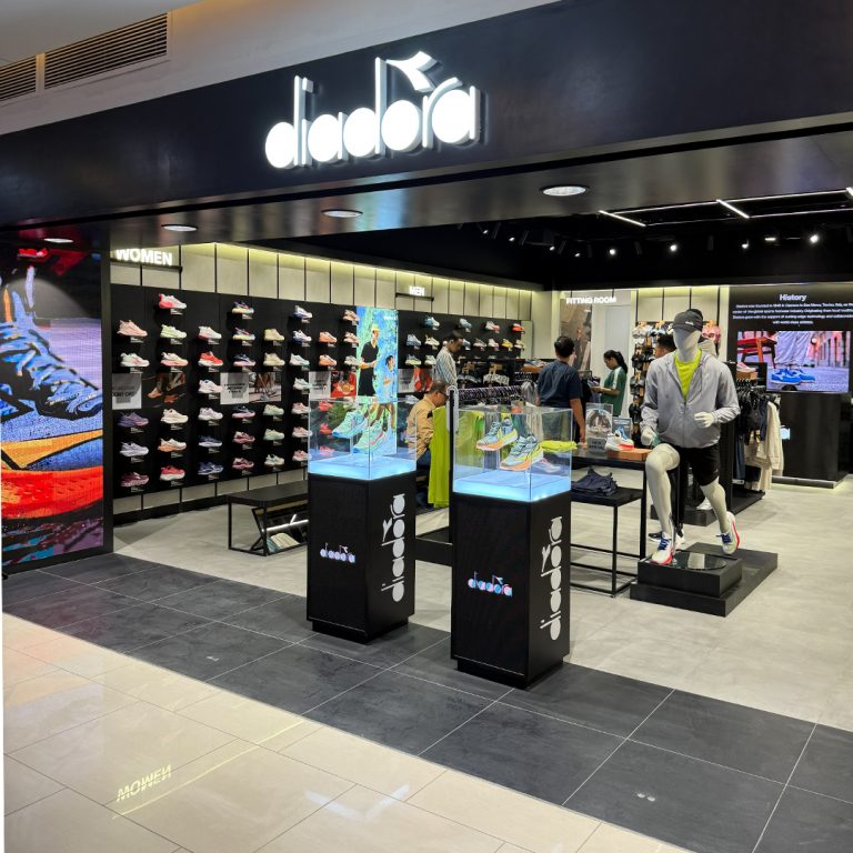 Foto gerai Diadora